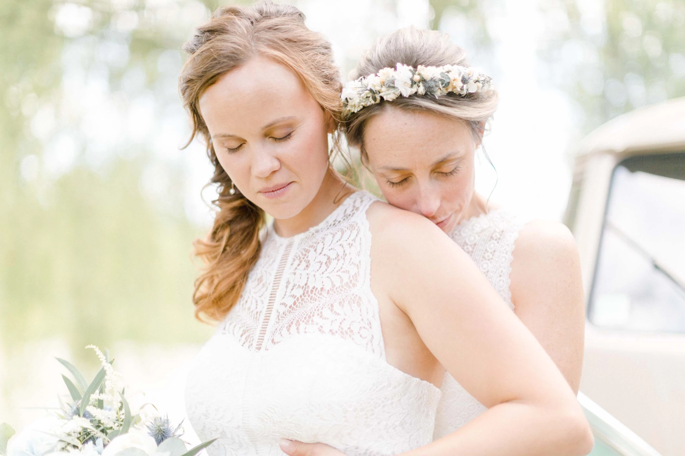 bonheur sourire événement robe beige